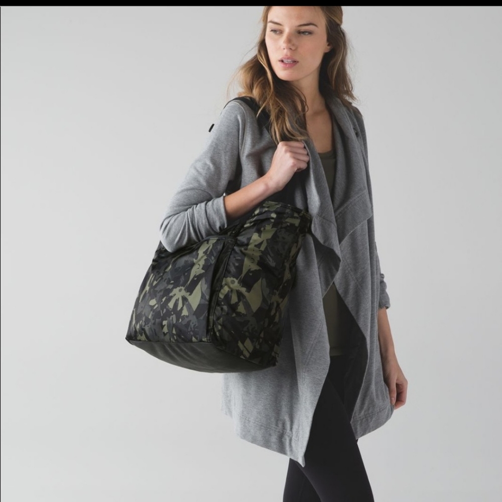 Lululemon Live Free Tote